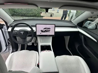 Tesla Model Y 2023, 49000 км, за 28839.94 USD