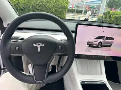 Tesla Model Y 2023, 49000 км, за 28839.94 USD