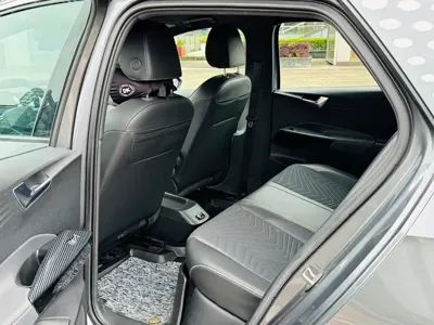 Volkswagen ID.3 2023, 53000 км, за 10975.14 USD - фото 9