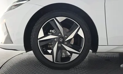 Hyundai Avante 2023, 72103 км, за 11961.25 USD