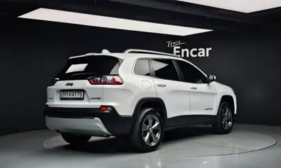 Jeep Cherokee 2021, 49022 км, за 12743.03 USD