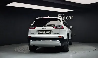 Jeep Cherokee 2021, 49022 км, за 12743.03 USD