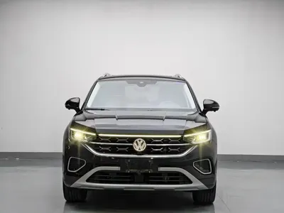 Volkswagen Tayron 2023, 11000 км, за 29758.39 USD