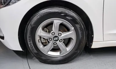 Hyundai Avante 2017, 160372 км, за 3568.87 USD