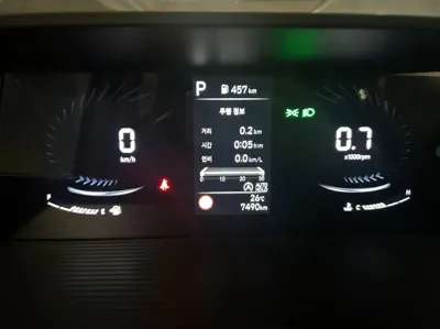 Hyundai Staria 2025, 8000 км, за 18681.9 USD