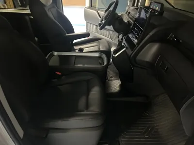 Hyundai Staria 2025, 8000 км, за 18681.9 USD - фото 9