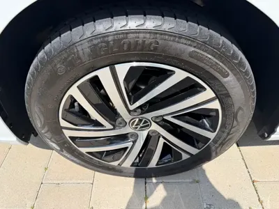 Volkswagen Lavida 2023, 45000 км, за 12236.28 USD