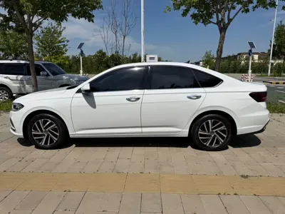 Volkswagen Lavida 2023, 45000 км, за 12236.28 USD