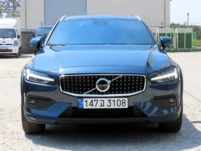 Volvo V60 · 2023 год