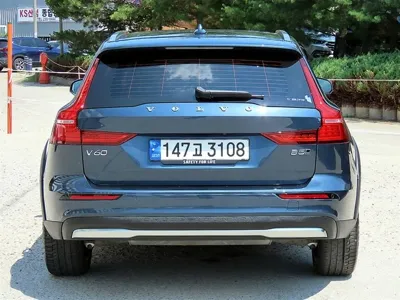 Volvo V60 2023, 32592 км, за 27687.31 USD