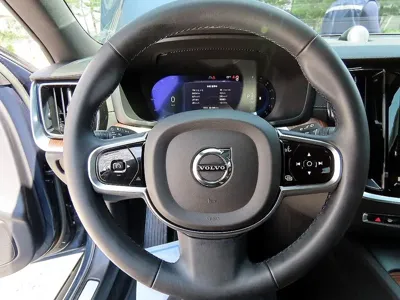 Volvo V60 2023, 32592 км, за 27687.31 USD - фото 8