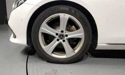 Mercedes-Benz E-Class 2018, 91122 км, за 15042.03 USD
