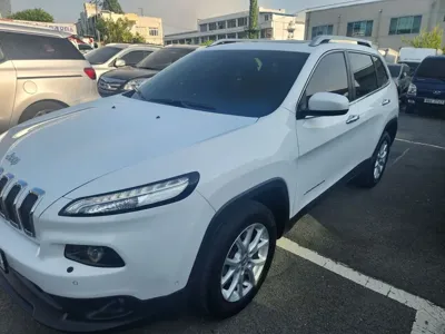 Jeep Cherokee 2015, 133909 км, за 4364.82 USD
