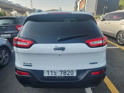 Jeep Cherokee 2015, 133909 км, за 4364.82 USD