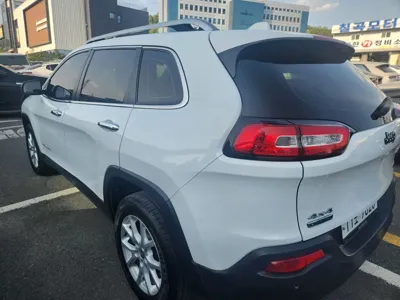 Jeep Cherokee 2015, 133909 км, за 4364.82 USD