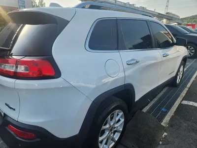 Jeep Cherokee 2015, 133909 км, за 4364.82 USD - фото 6