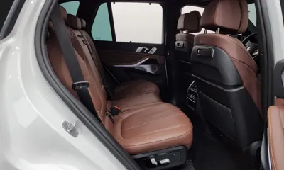 BMW X5 2025, 9606 км, за 85269.79 USD - фото 11