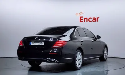 Mercedes-Benz E-Class 2018, 69758 км, за 16345.02 USD