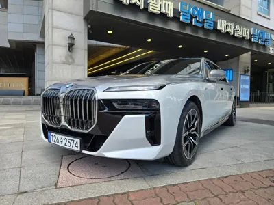 BMW 7-Series · 2023 год