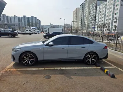 BMW 5-Series 2025, 15917 км, за 51833.02 USD