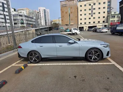 BMW 5-Series 2025, 15917 км, за 51833.02 USD