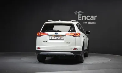 Toyota RAV4 2018, 63379 км, за 18136.9 USD