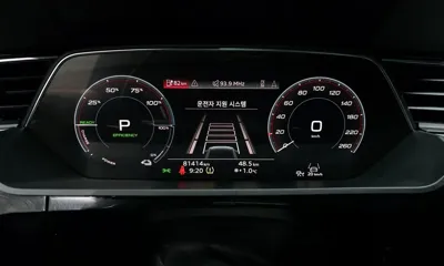 Audi e-tron 2022, 81414 км, за 30260.98 USD - фото 8