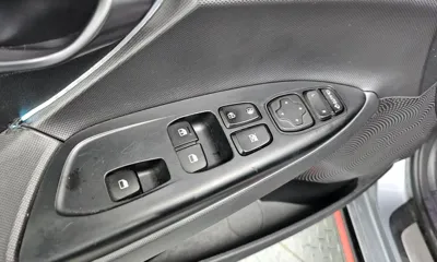 Hyundai Veloster 2019, 112409 км, за 7619.55 USD - фото 18