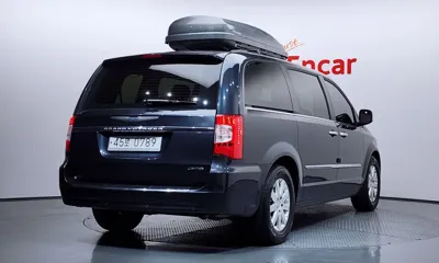 Chrysler Grand Voyager 2014, 164878 км, за 5112.28 USD