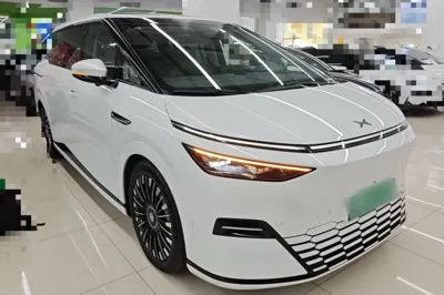 Xpeng X9 2025, 14500 км, за 43173 USD
