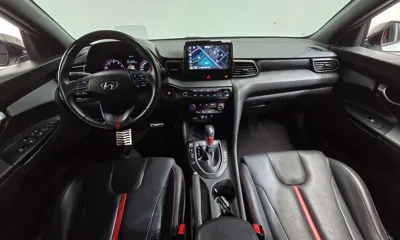Hyundai Veloster 2018, 70119 км, за 8990.23 USD - фото 7