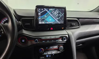 Hyundai Veloster 2018, 70119 км, за 8990.23 USD - фото 12