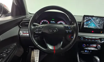 Hyundai Veloster 2018, 70119 км, за 8990.23 USD - фото 13
