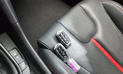 Hyundai Veloster 2018, 70119 км, за 8990.23 USD - фото 15