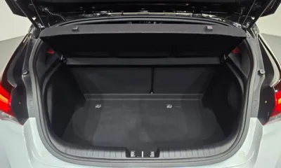 Hyundai Veloster 2018, 70119 км, за 8990.23 USD - фото 17