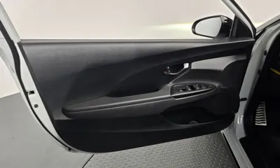 Hyundai Veloster 2018, 70119 км, за 8990.23 USD - фото 24