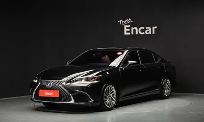 Lexus ES · 2021 год