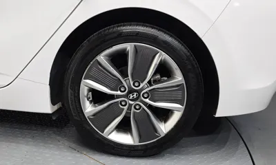 Hyundai Ioniq 2016, 81979 км, за 8402.26 USD - фото 21
