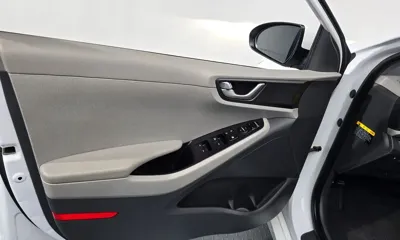 Hyundai Ioniq 2016, 81979 км, за 8402.26 USD - фото 24