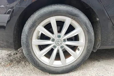 Volkswagen Passat 2017, 114600 км, за 8957 USD - фото 11