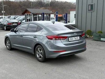 Hyundai Avante 2016, 124000 км, за 5684.83 USD