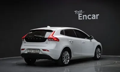 Volvo V40 2015, 85305 км, за 3235.62 USD