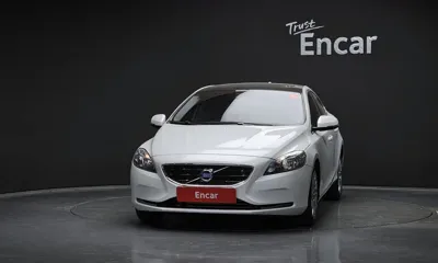 Volvo V40 2015, 85305 км, за 3235.62 USD