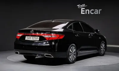 Hyundai Grandeur 2016, 128432 км, за 6761.19 USD