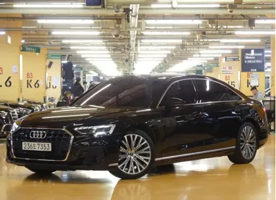 Audi A8 · 2022 год