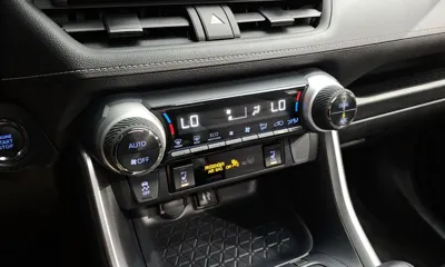 Toyota RAV4 2019, 50552 км, за 18084.85 USD - фото 17