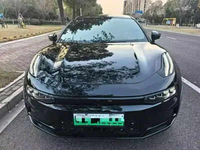 Zeekr 001 2023, 10000 км, за 17804.25 USD