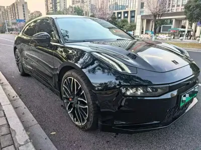 Zeekr 001 2023, 10000 км, за 17804.25 USD