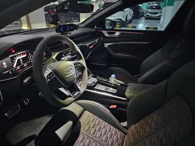Audi RS7 2025, 947 км, за 109705.97 USD - фото 7