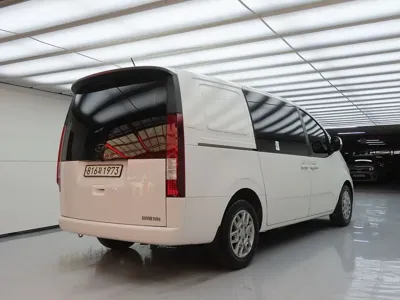 Hyundai Staria 2022, 62164 км, за 15725.14 USD